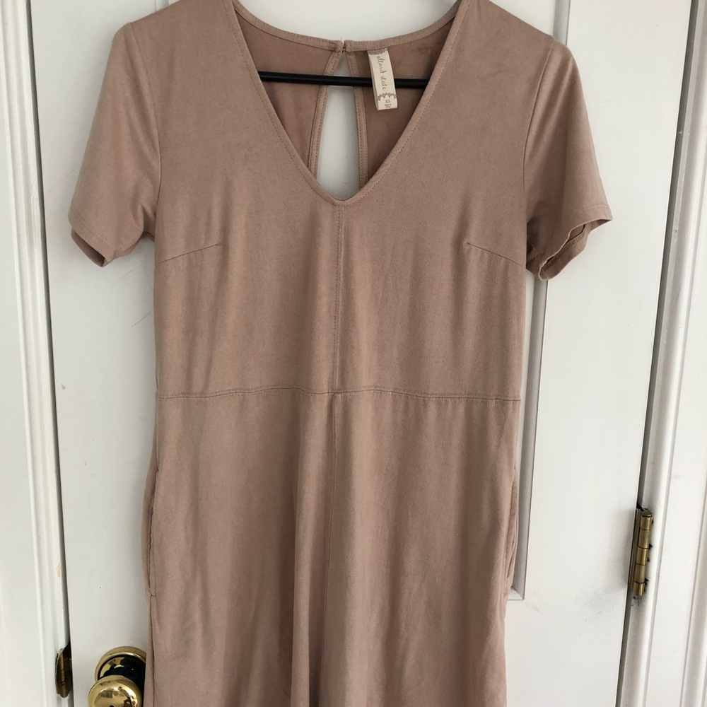 Pink/tan tshirt dress with pockets!